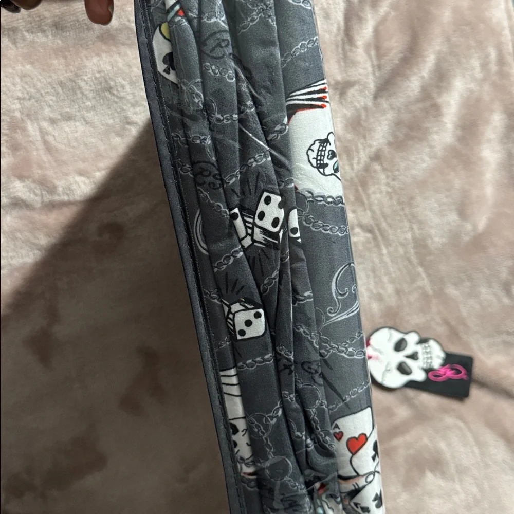 Ed Hardy 6-Piece Queen Sheet Set w/ a grey background of chains & other tattoos - Picture 6 of 10